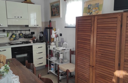 Leivi House | Detached cottage surrounded by greenery just minutes from the sea.