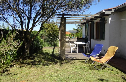 Portoferraio House | Detached cottage with fenced garden