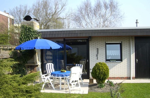 Tossens House | Detached flat-roof bungalow near to the beach