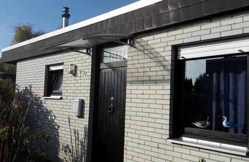 Tossens House | Detached flat-roof bungalow near to the beach