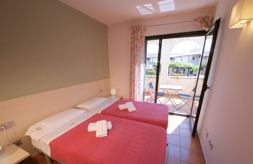 El Perello House | Detached holiday home with air conditioning near the beach