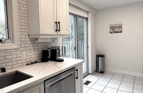 Burlington House | Detached Home – Walk to Parks,Trails&Pool – Access to Toronto/Niagara & GO Train