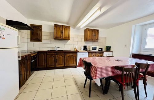 Louhossoa House | Detached house 3 BR, garden, fireplace, sleeps 6 - Louhossoa