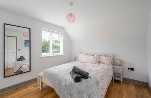 Ashbocking House | Detached House in Quiet Suffolk Village - Pets Allowed
