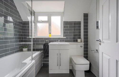 Ashbocking House | Detached House in Quiet Suffolk Village - Pets Allowed