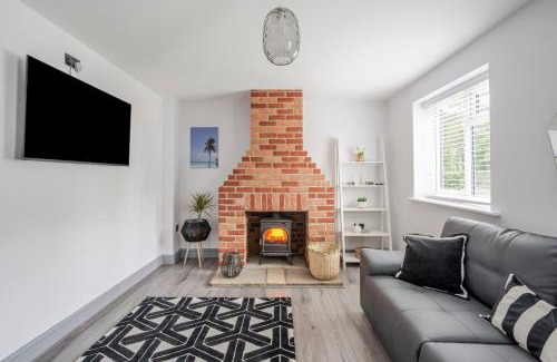Ashbocking House | Detached House in Quiet Suffolk Village - Pets Allowed