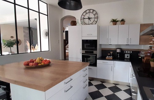 Gonfaron House | Detached house in village with garden and swimming pool