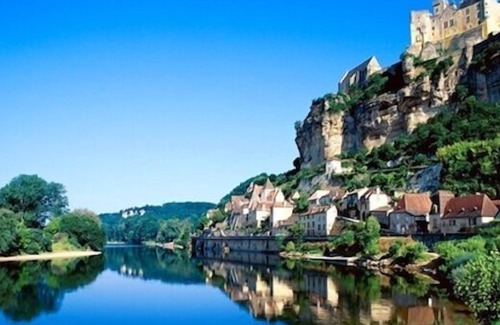 Condat-sur-Vezere Cottage | Detached, Private Dordogne Cottage for 2, Huge garden, Private hot tub on patio