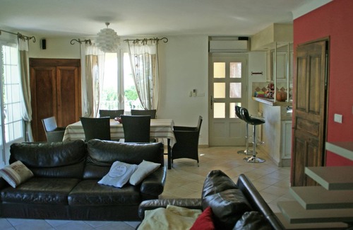 Reillanne Villa | Detached villa with enclosed beautiful garden and private pool, 1km from Céreste