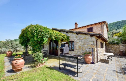 Montecchio House | Detached villa with private and fenced pool 1,6km Montecchio, 20km from Orvieto.