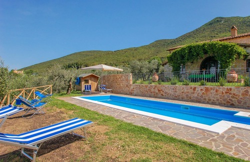 Montecchio House | Detached villa with private and fenced pool 1,6km Montecchio, 20km from Orvieto.