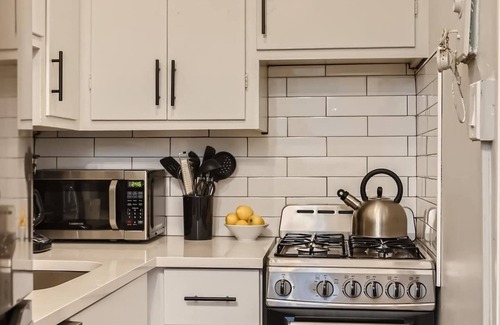 City Park Apartment | Detroit by Modern Midstay/On City Park! #T15
