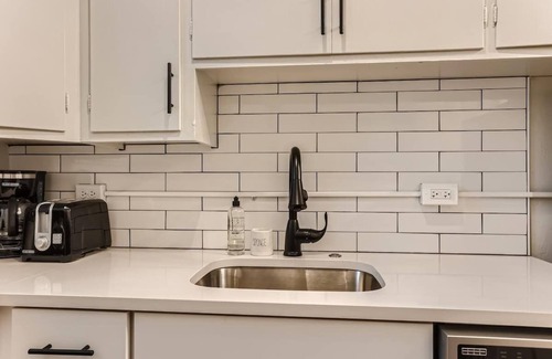 City Park Apartment | Detroit by Modern Midstay/On City Park! #T15