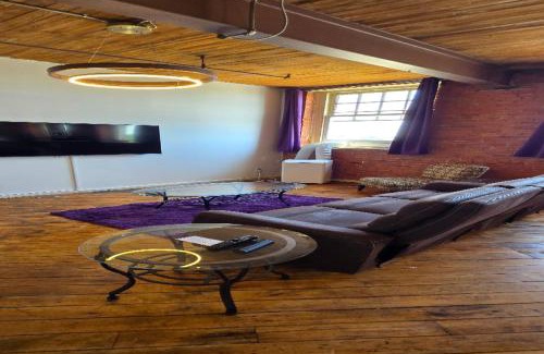 Detroit Apartment | Detroit MotorCity Riverfront Loft