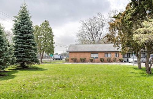 Riverview Apartment | Detroit Studio, near Metropolitan Airport