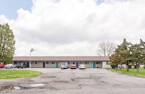 Riverview Apartment | Detroit Studio, near Metropolitan Airport