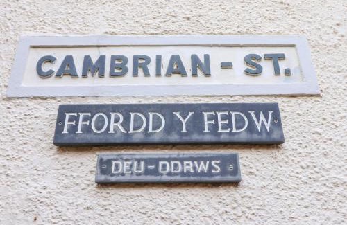 Barmouth House | Deu-Ddrws