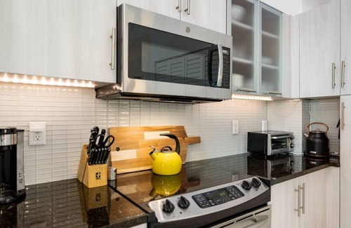 Downtown West Palm Beach Condo | "Deux Rois" aka Two Kings Luxury 2/2 + Pool. Walk to The Square + Beach!