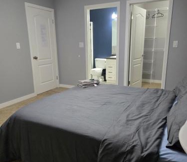 Winnipeg House | Devanshire stay