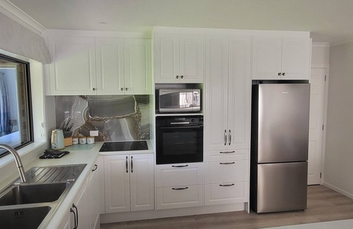 Whakatu Cottage | Dewdrop Cottage - a very special place to stay