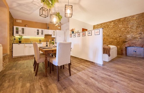 Campiglia Marittima Apartment | Dewy House, in the heart of the village