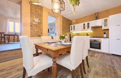 Campiglia Marittima Apartment | Dewy House, in the heart of the village