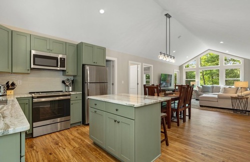Penrose House | Dialed Inn in Hendersonville | 3 Bed, 2 Bath