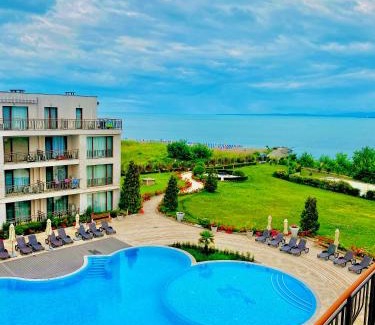 Sarafovo Apartment | DIAMOND APARTMENT №1 - RELAX HOLIDAY VIEWS SEA AND POOL