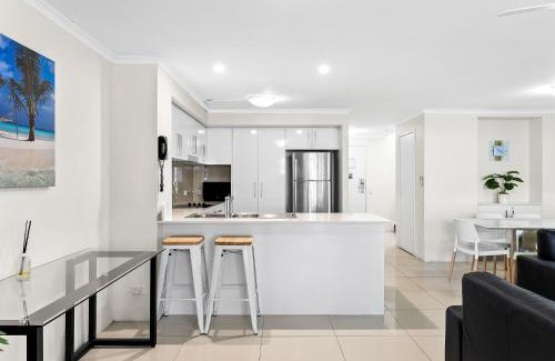 Mermaid Beach Apartment | Diamond Beach Poolside 44 Premium