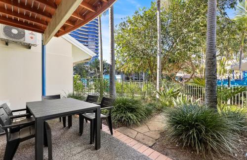Mermaid Beach Apartment | Diamond Beach Poolside 44 Premium