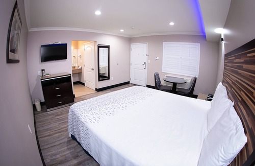 Bell Hotel | Diamond Bell Inn & Suites