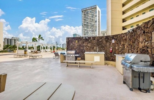 Waikiki Condo | Diamond/Canal/mountain View Cozy condo in amazing Honolulu with AC, fitness room