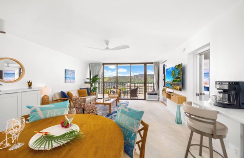 Waikiki Apartment | Diamond Head and Ocean views with King Bed and Parking