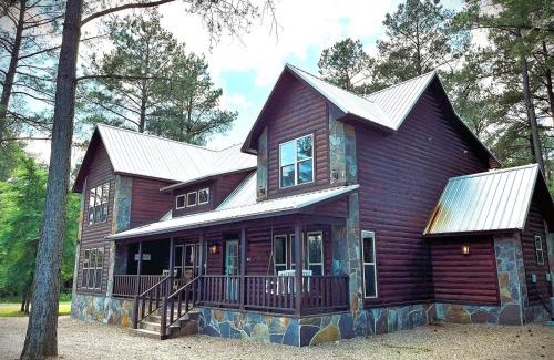 Broken Bow House | Diamond In The Pines