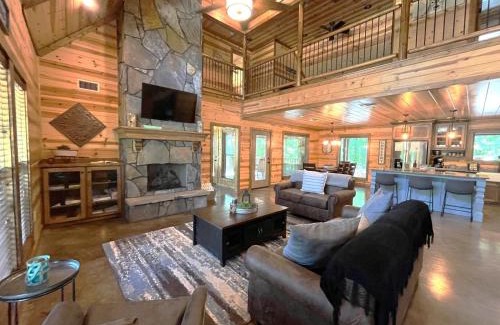 Broken Bow House | Diamond In The Pines