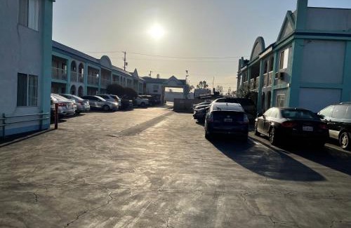 North Hills East Hotel | Diamond Inn