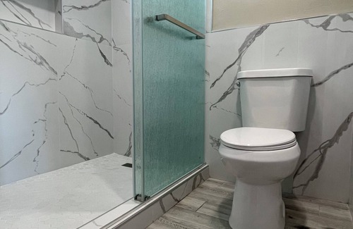 North Hills East Hotel | Diamond INN