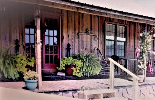 Mc Caskill House | Diamond K Lodge Modern Farmhouse near Murfreesboro/Crater of Diamonds State Park