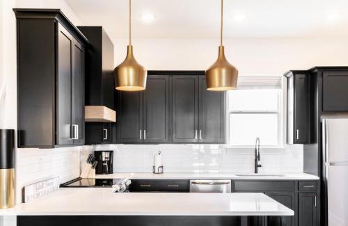 North Nashville House | Diamond Retreat Townhome 7 Beds 3 mi to Downtown