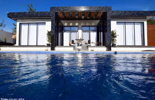 Gita House | Dian’s suits