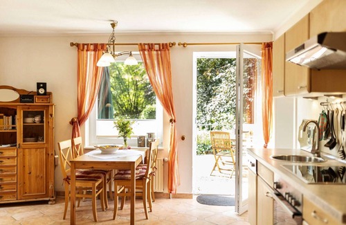 Krummsee Apartment | Die Ferienwohnung 04 Sonnenschein has a fanced South-West Terrass