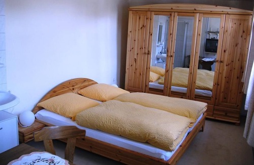 Monschau Bed & Breakfast | Die Nähkiste - 5-bed vacation apartment, shower/WC, 3 bedrooms