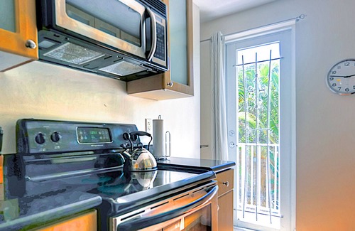 South Beach House | DiLido: fantastic SoBe location, pool and private garden