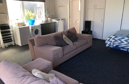 Waihi Beach House | Dillon Delight - 2 min walk to Waihi Beach