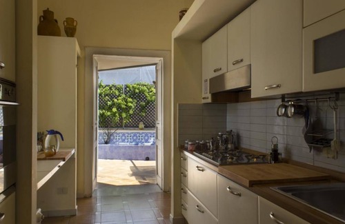 Naples City Centre Apartment | Dimora dei Giganti - a typical neapolitan terrace