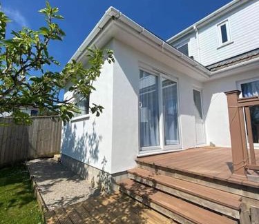 Carnon Downs Apartment | Dingley Dell - Superb location for Truro in private accommodation