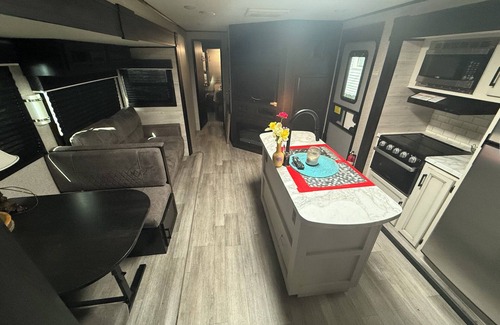 Summerhill House | Dinner Is Served! Charming Luxe Trailer w/WiFi, Heat & AC @ the Heart of Atlanta