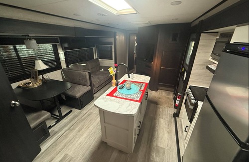 Summerhill House | Dinner Is Served! Charming Luxe Trailer w/WiFi, Heat & AC @ the Heart of Atlanta