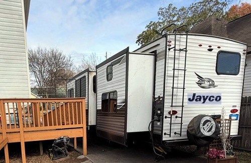 Summerhill House | Dinner Is Served! Charming Luxe Trailer w/WiFi, Heat & AC @ the Heart of Atlanta