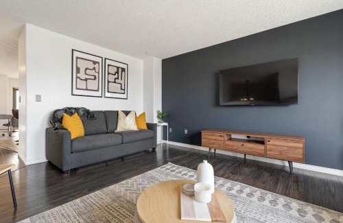 Drumheller House | Dino Roar I Sleeps 12 I New